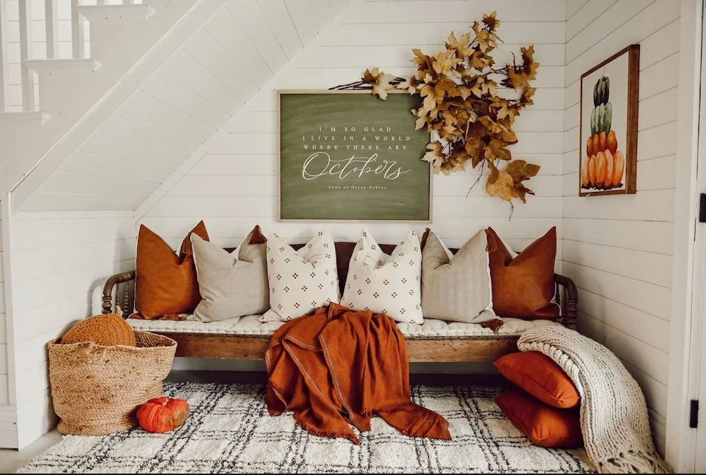 Hrejivý domov na jeseň: Ako kombinovať textúry, drevo a osvetlenie pre maximálnu útulnosť 🍂🕯️☕
